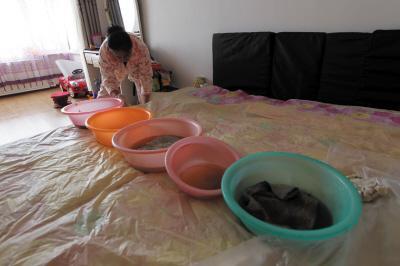 龙游楼上漏水，住户失联，小区没物管，业主维权难！律师来支招……